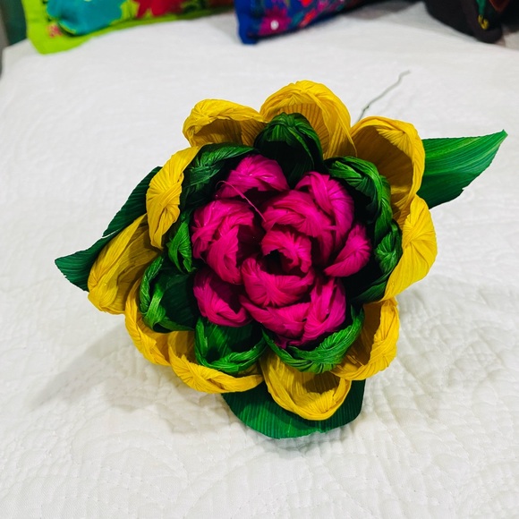 Mexican Corn Husk Flowers. $10.00 - Picture 9 of 12